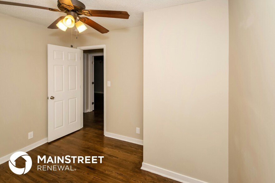 Building Photo - 624 Lisa Ln