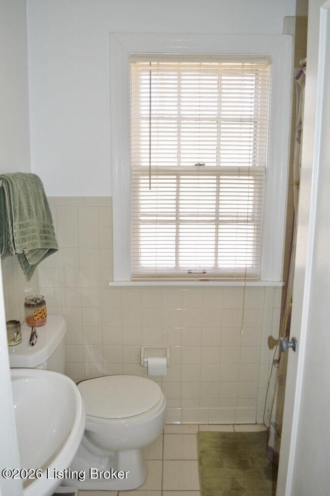 Building Photo - 305 S Hubbards Ln