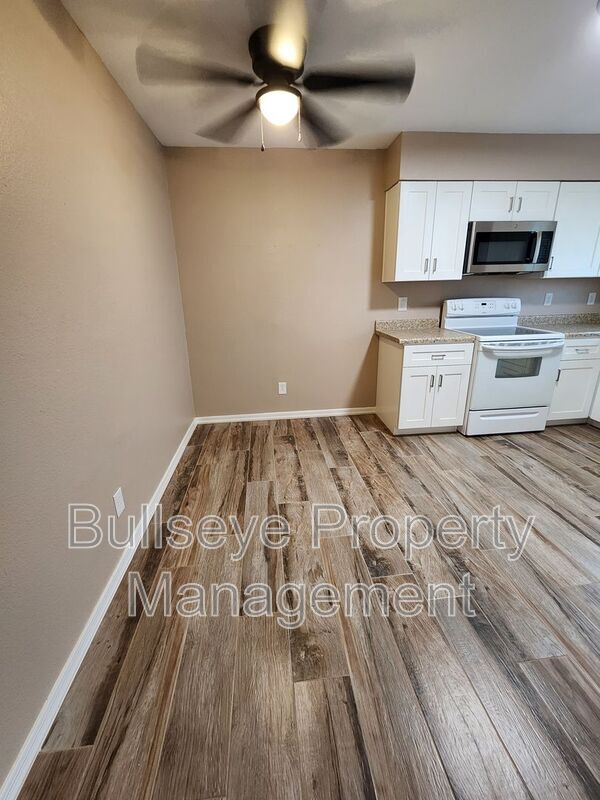 Building Photo - 143 S Doran