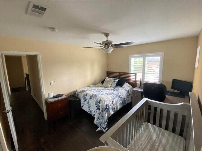 Building Photo - 9116 Florence Ave