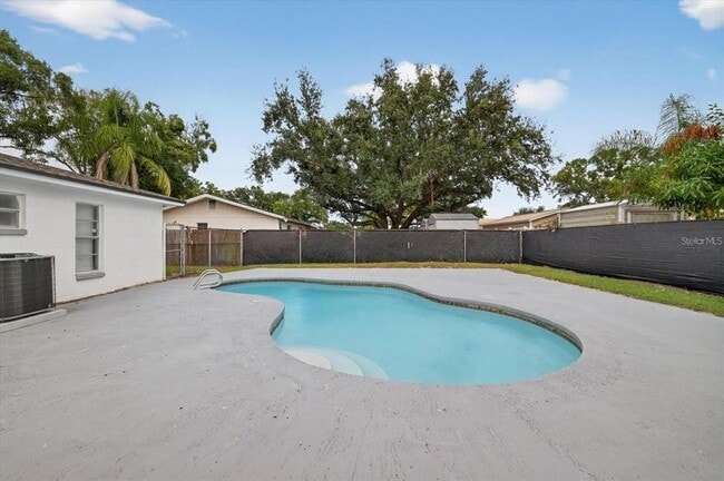 Building Photo - 8609 Fish Lake Rd