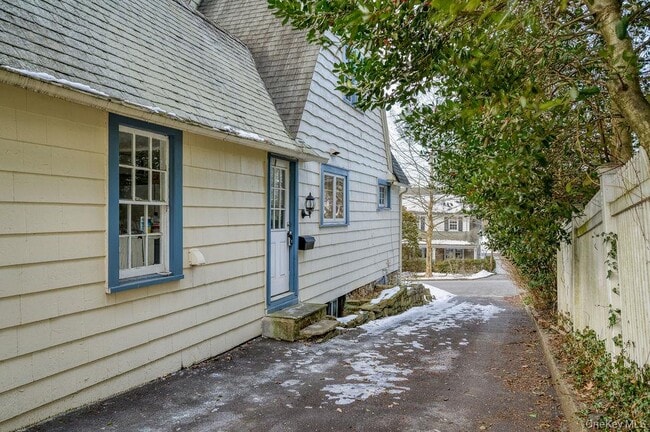 Building Photo - 8 Ridgecrest W