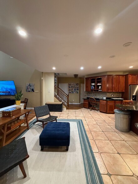 Building Photo - 1006 Glendevon Dr