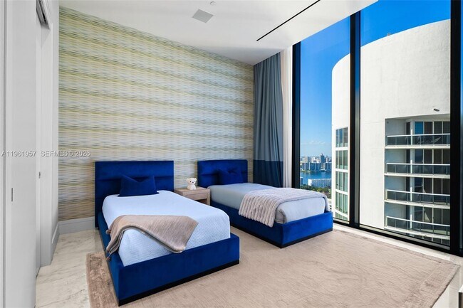 Building Photo - 17141 Collins Ave