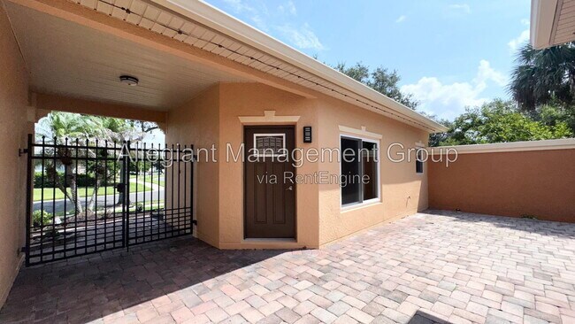 Building Photo - 1287 Glendora Rd N