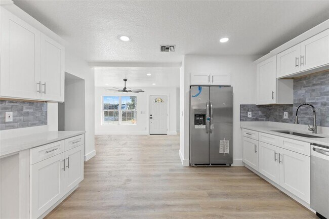 Building Photo - 4504 S 26th Ave