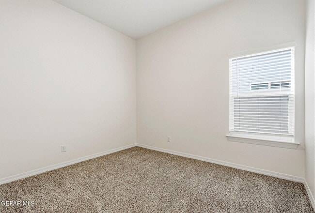 Building Photo - 15340 Resolve Dr