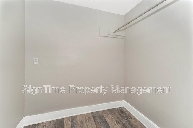 Building Photo - 267 S Prospect St