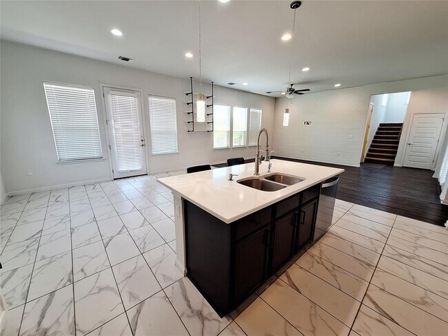 Building Photo - 7800 Hillock Terrace