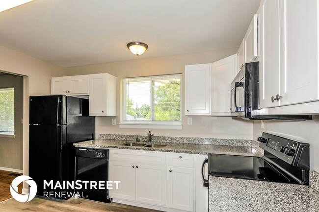 Building Photo - 6867 Thurston Ave