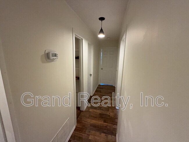 Building Photo - 5621 Lia Dr