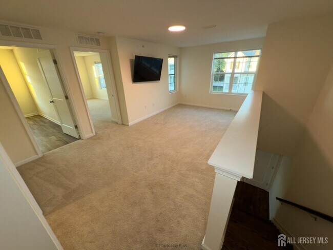Building Photo - 246 Park Ln