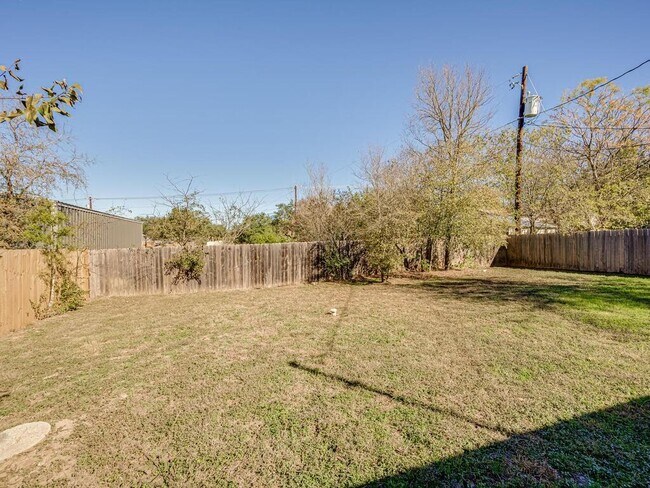 Building Photo - 14806 Longbranch Dr