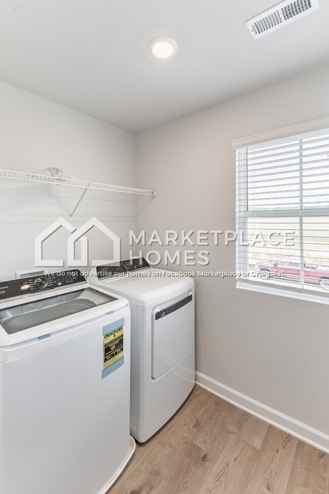 Building Photo - 4127 Hudson Ct SW