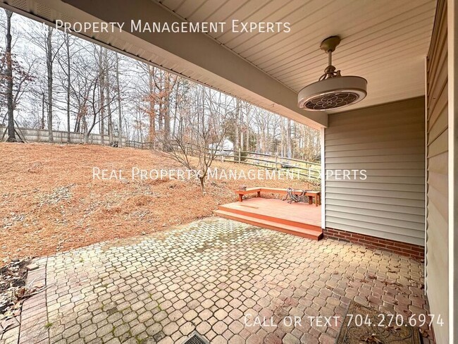 Building Photo - Charming 3BR/2BA home in Charlotte!