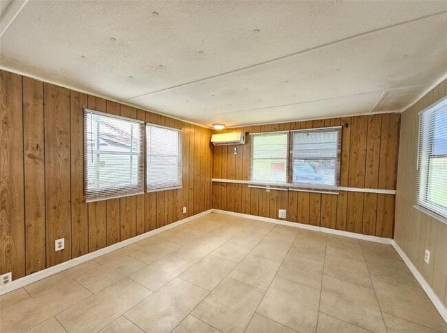 Building Photo - 503 Longfellow Blvd