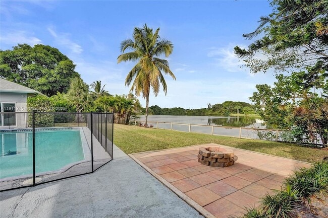 Building Photo - 1020 Bayberry Point Dr