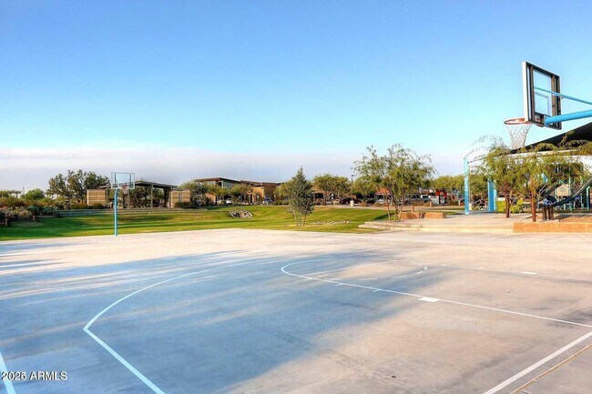 Building Photo - 3125 E Louise Dr