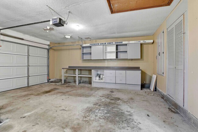 Building Photo - 3/2 PTC Ranch. Updated house on Corner Lot in Starr's Mill District.