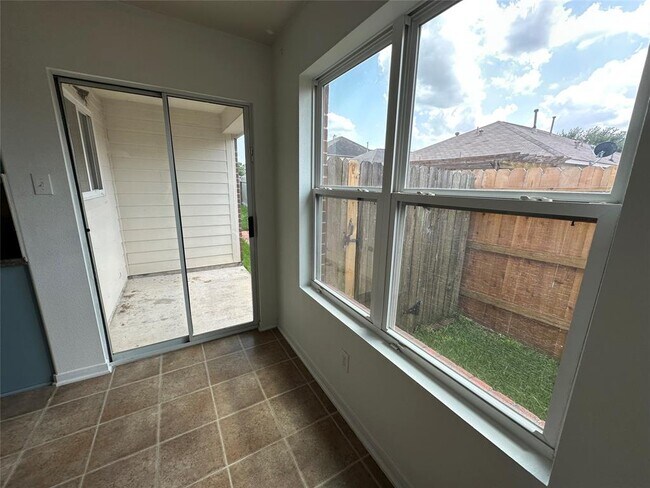 Building Photo - 4918 Fair Oak Dale Ln
