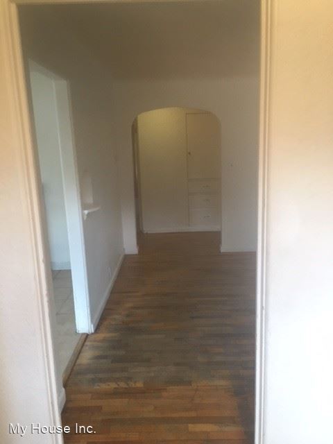 Building Photo - 3 br, 1 bath House - 1120 West Myrtle Street