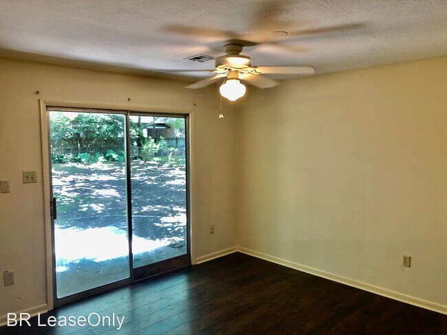 Building Photo - 3 br, 1.5 bath House - 8321 N. Essen Heights