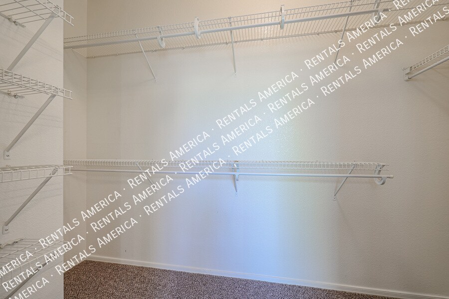 Building Photo - 3672 E Sundance Ave