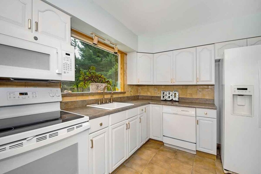 Building Photo - 261 Upper Ferry Rd