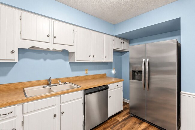 Building Photo - 4000 S Bend Dr