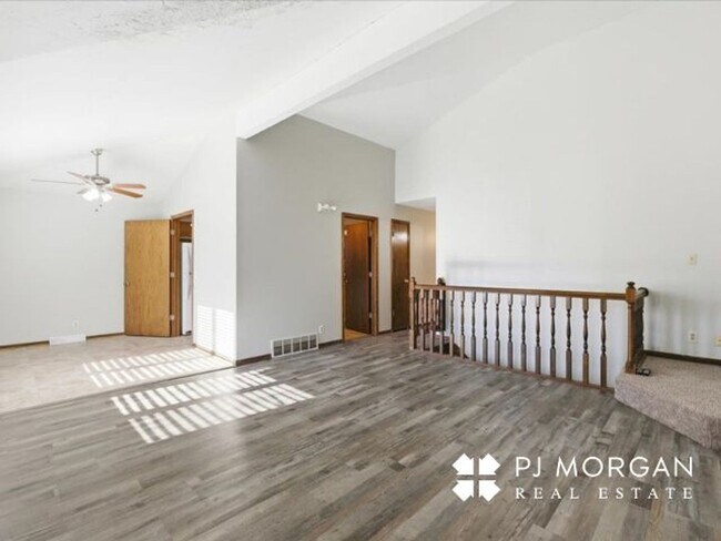 Building Photo - 9524-9526