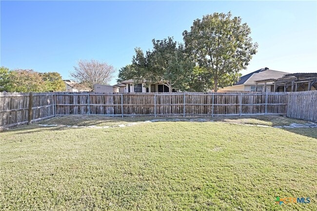 Building Photo - 2207 Hazelwood Dr