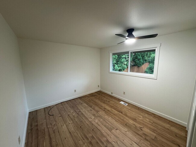 Building Photo - Beautifully Renovated 4-Bedroom Home in NW...