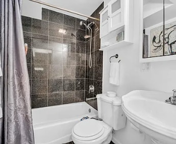 Building Photo - 2626 N Sawyer Ave