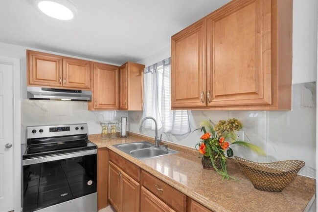 Building Photo - 3394 74th Ave N