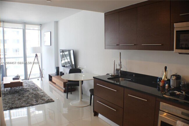 Building Photo - 495 Brickell Ave