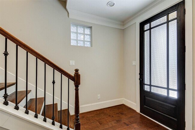 Building Photo - 720 N Shepherd Dr