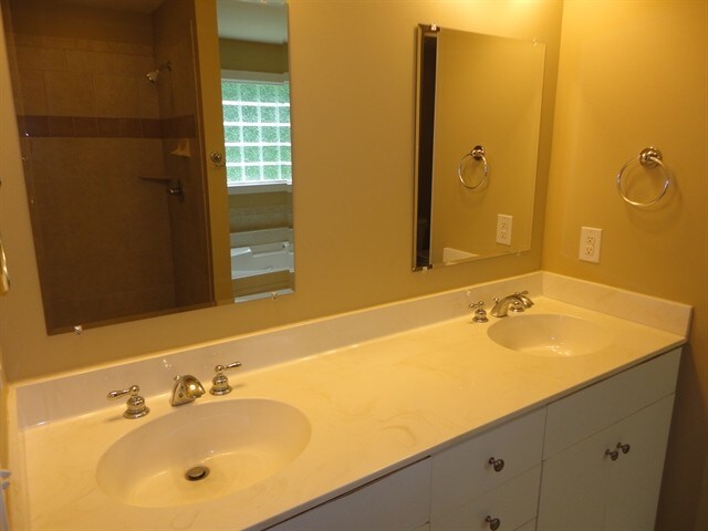 Building Photo - 5810 Colonial Dr