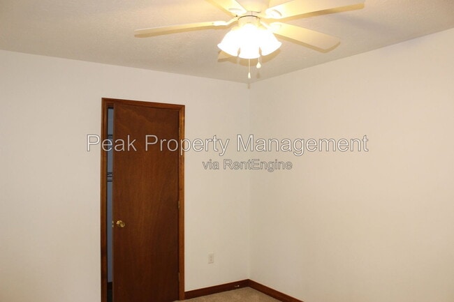 Building Photo - 6452 Lakeway Dr