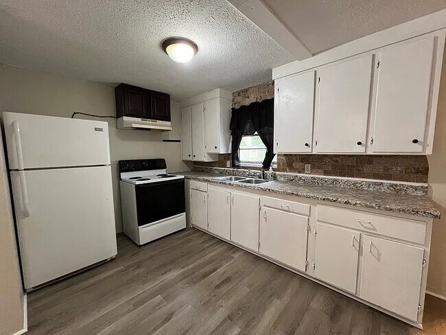 Building Photo - 4475 Vern Cove