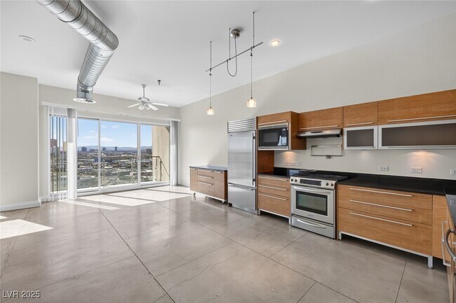 Building Photo - 200 Hoover Ave