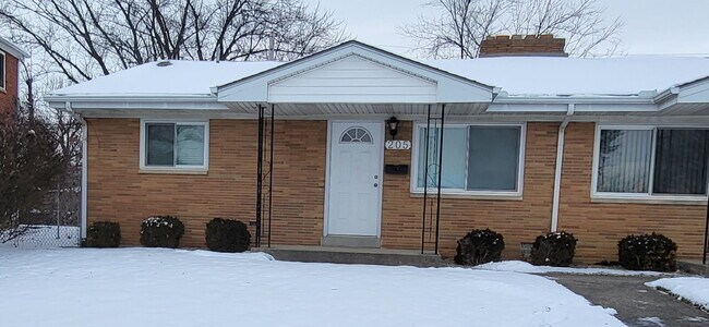 Building Photo - 205 Scott Ave