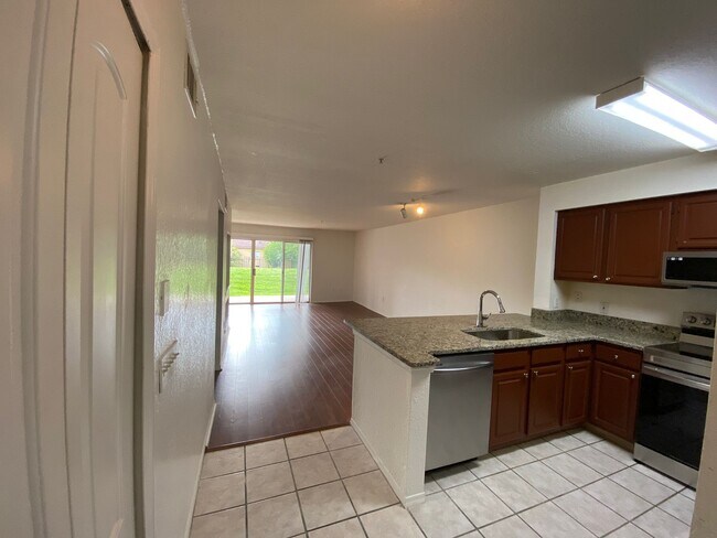 Building Photo - 13941 Fairway Island Dr