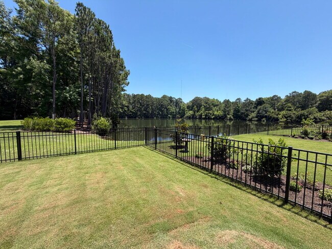 Building Photo - Beautiful Four Bedroom Fully Furnished Home Located in The Walk!