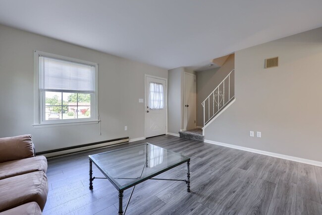 Building Photo - 131 Highview Dr