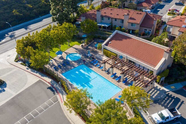 Building Photo - Beautiful Furnished Home in Seaside Villas Near Doheny Beach!