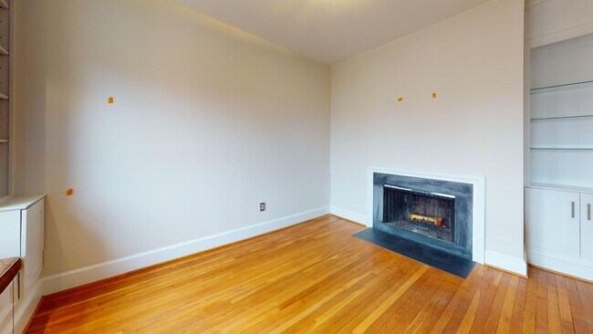 Building Photo - Historic Capitol Hill One Bedroom W/Open Floor Plan & Fireplace