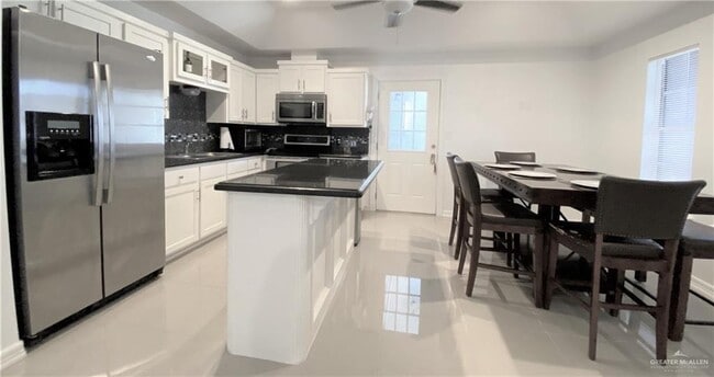 Building Photo - 16 Rosalva Ave