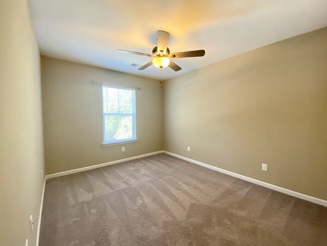 Building Photo - Four-Bedroom Home for Rent in Palmetto Poi...
