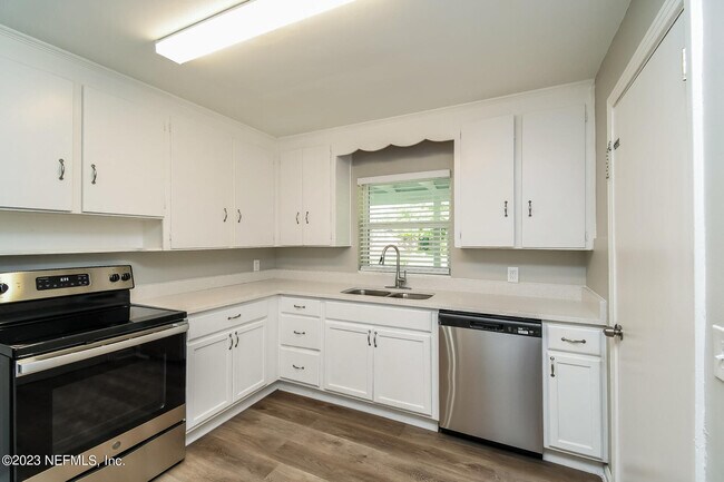 Building Photo - 5742 Norde Dr W