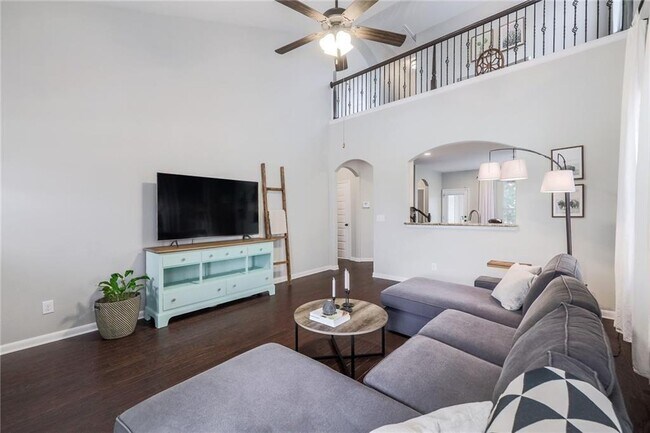 Building Photo - 529 Trinity Bend